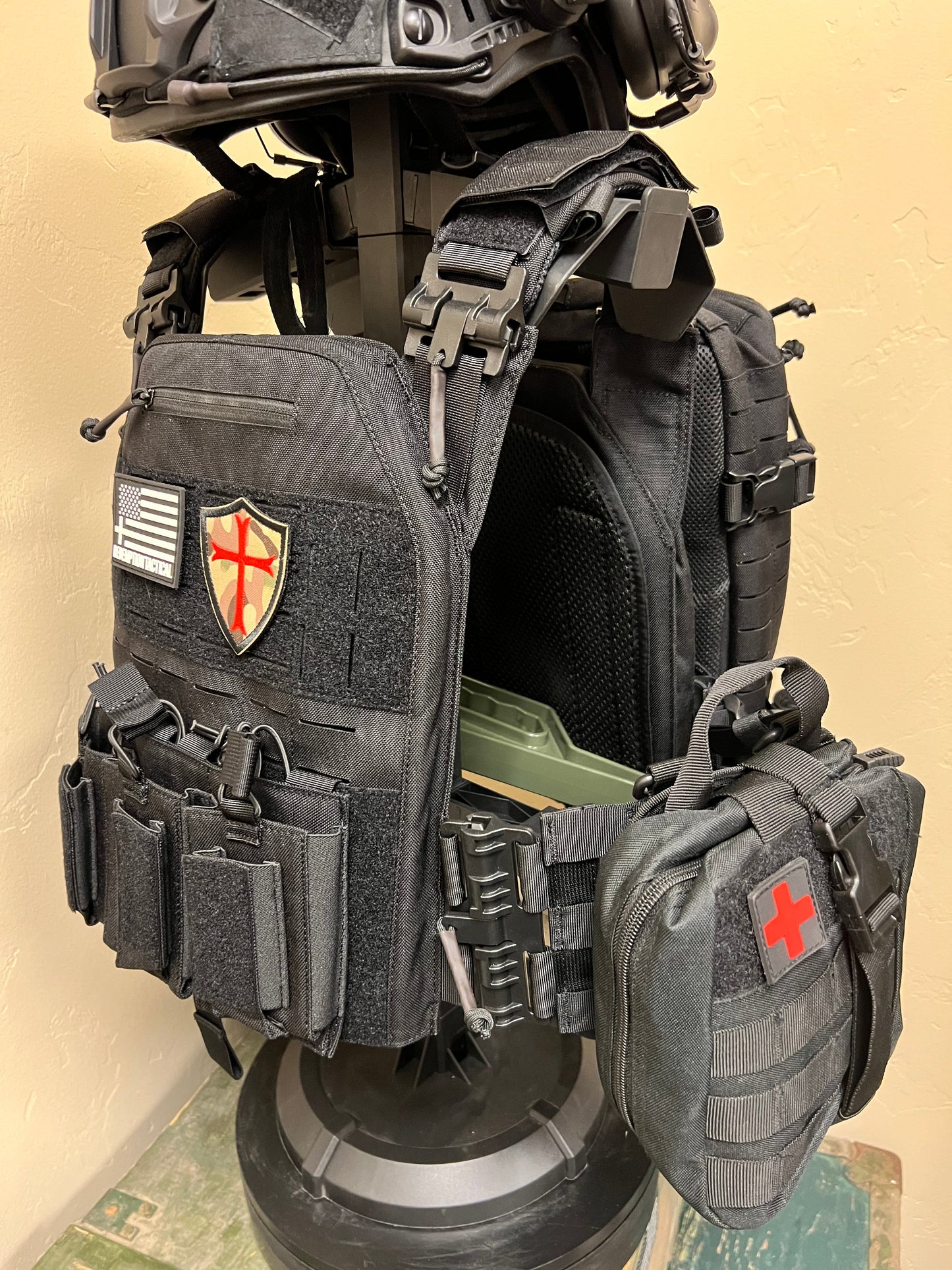 Full Crusader 2.0 XL Armor Package with 10x13.5 Level IV Plates, Plate Carrier, and Tactical Accessories only at green tip surplus