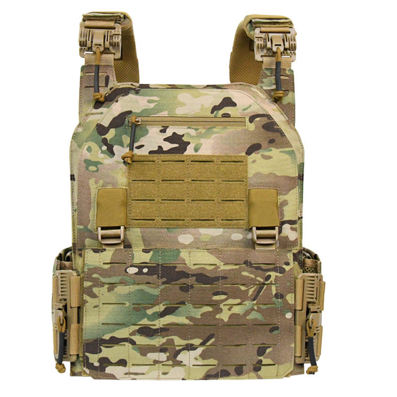Close-up of the CRUSADER 2.0 XL’s built-in zippered admin pouch, perfect for storing tools, notes, or other essential gear, adding to the vest’s streamlined design