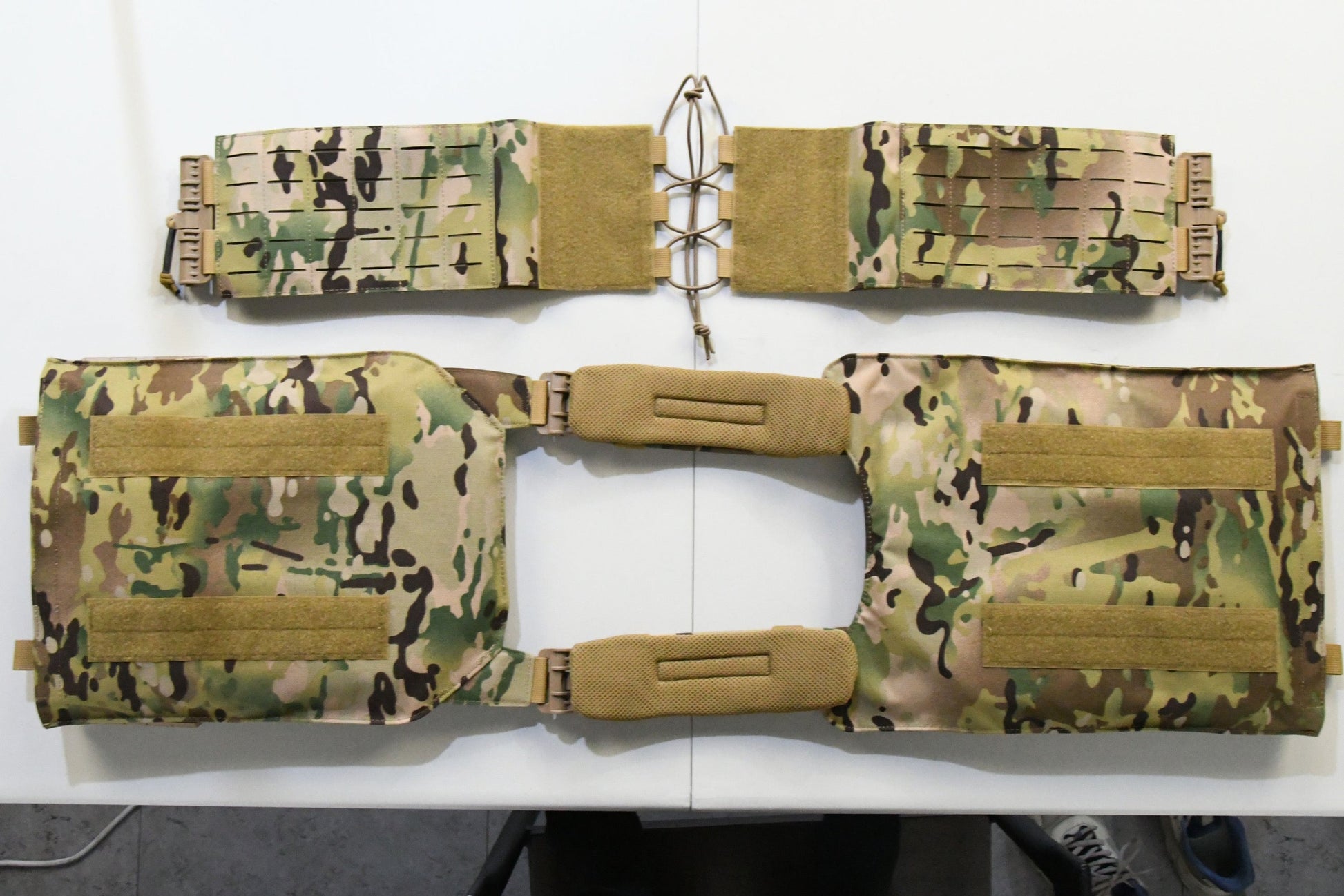 Front view of the CRUSADER 2.0 XL Plate Carrier featuring the triple double stack mag pouch, holding 3 AR mags and 3 pistol mags, attached with secure buckles.